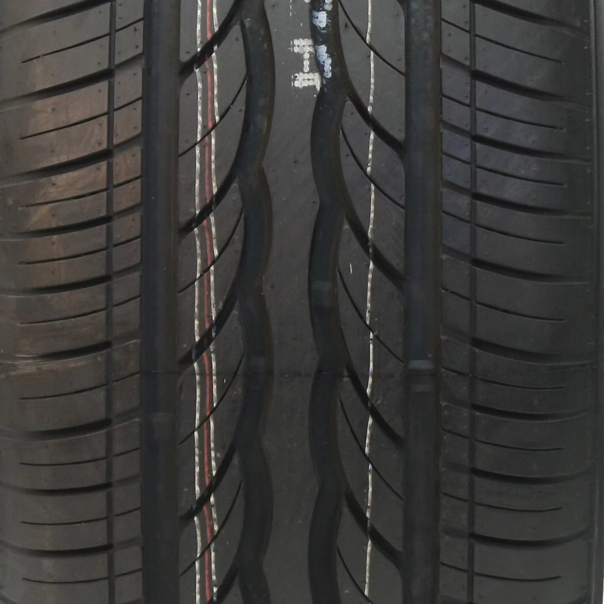 235/55R19 105W XL Passenger Tire H570268