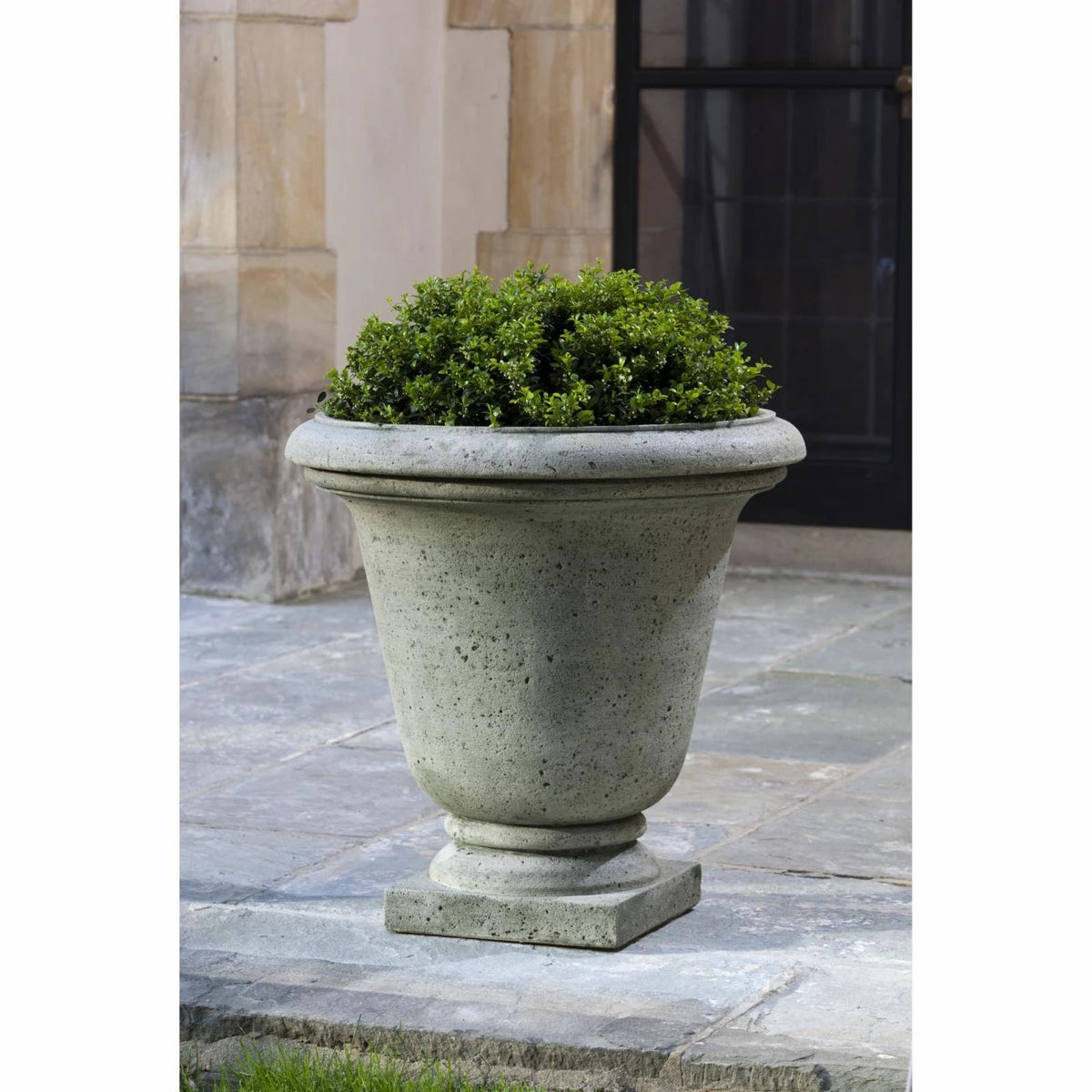 Rustic Urn W807